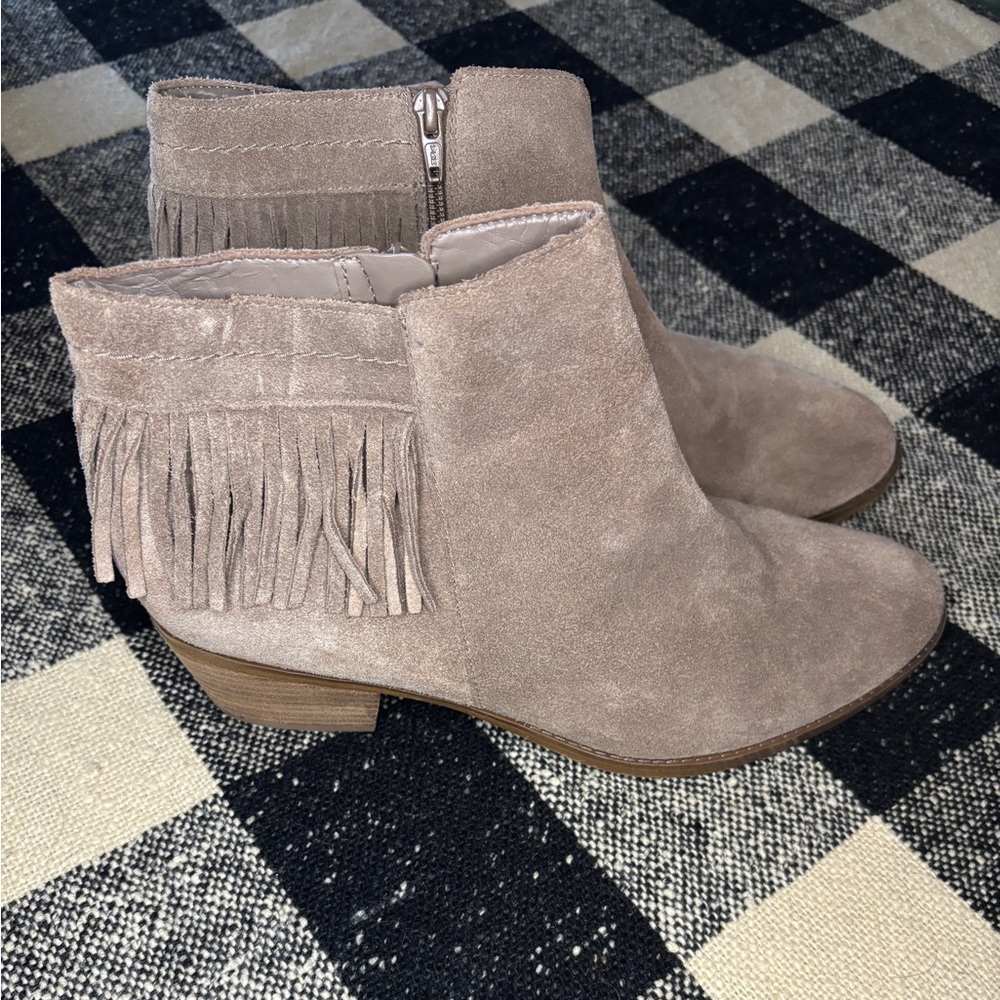 Tan suede Naturalizer booties with fringe